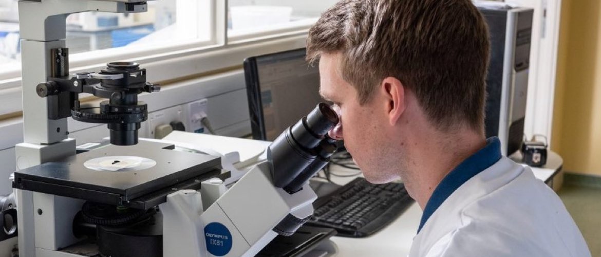 Today is #CleanAirDay 🌍  What does the air you breathe have to do with dementia? More than you might think. 💭 

Air pollution is one of twelve modifiable risk factors for dementia. That means it’s something we can act on and could help reduce dementia risk by up to 40% globally