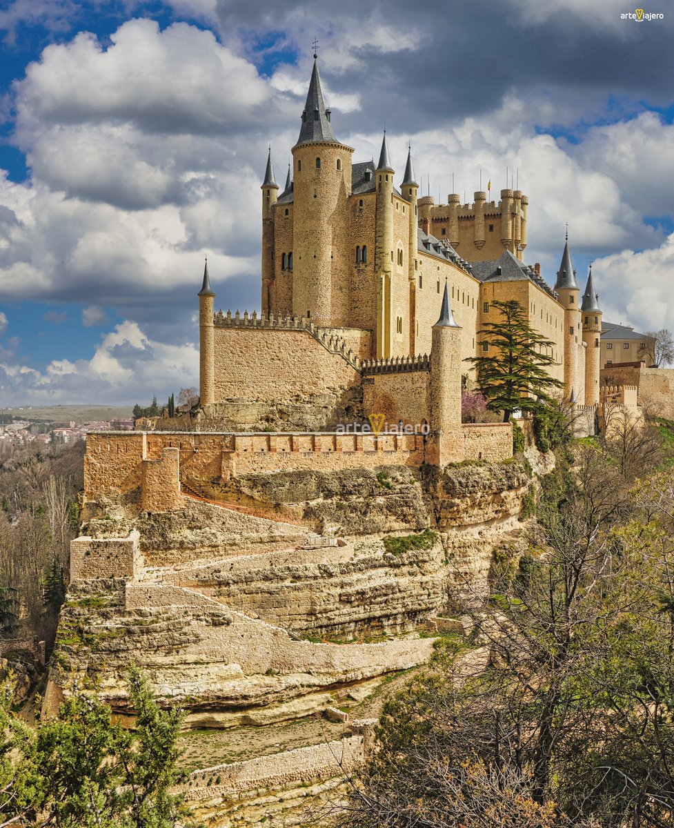 El maravilloso Alcázar de Segovia ❤️
#FelizViernes #BuenosDias
