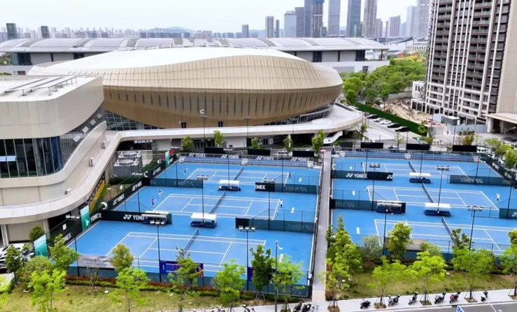 WuxiEco's tweet photo. The 2025 #Jiangsu #Football City League's viral success🔥has sparked a full-blown sports craze in #WEDD! Spanning over 45,000 sqm, the district's #Wuxi International Tennis Center📍hosts major tournaments and is a paradise for local tennis fans🎾. The free tennis classes here attract everyone from students to seniors, logging over 1,300 hours of court time with 14,000+ visits this year🥰. #WEDDSports

Check out more WEDD sports locations here: https://t.co/KARmAjTsLw