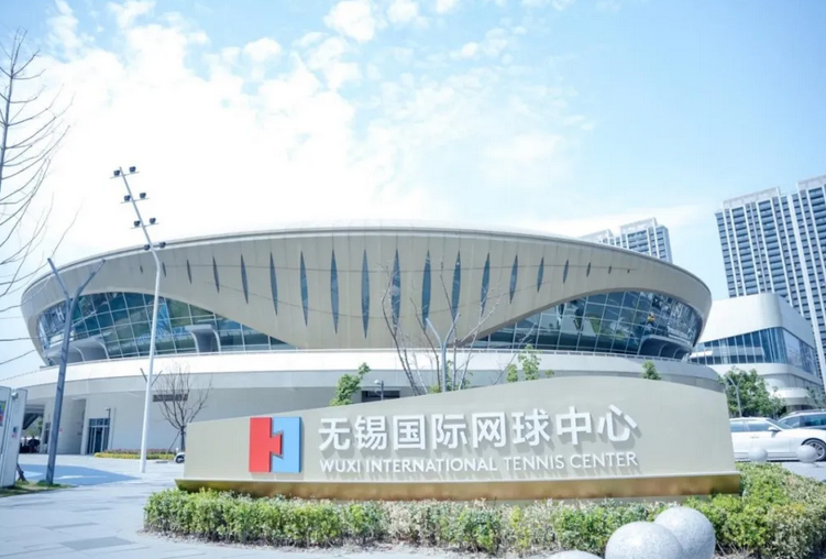 WuxiEco's tweet photo. The 2025 #Jiangsu #Football City League's viral success🔥has sparked a full-blown sports craze in #WEDD! Spanning over 45,000 sqm, the district's #Wuxi International Tennis Center📍hosts major tournaments and is a paradise for local tennis fans🎾. The free tennis classes here attract everyone from students to seniors, logging over 1,300 hours of court time with 14,000+ visits this year🥰. #WEDDSports

Check out more WEDD sports locations here: https://t.co/KARmAjTsLw