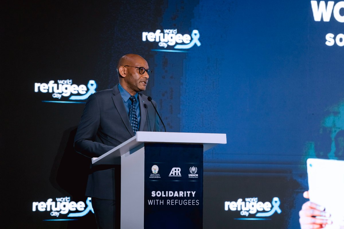 AFRwanda's tweet image. Our Head of Research and Information 𝐉𝐨𝐡𝐧 𝐑𝐰𝐢𝐫𝐚𝐡𝐢𝐫𝐚 presenting the key findings of the #Finscope2024 Refugees Financial Inclusion Report. He highlighted that refugees and asylum seekers in #Rwanda are integrated into the national identity system, an enabler for their…