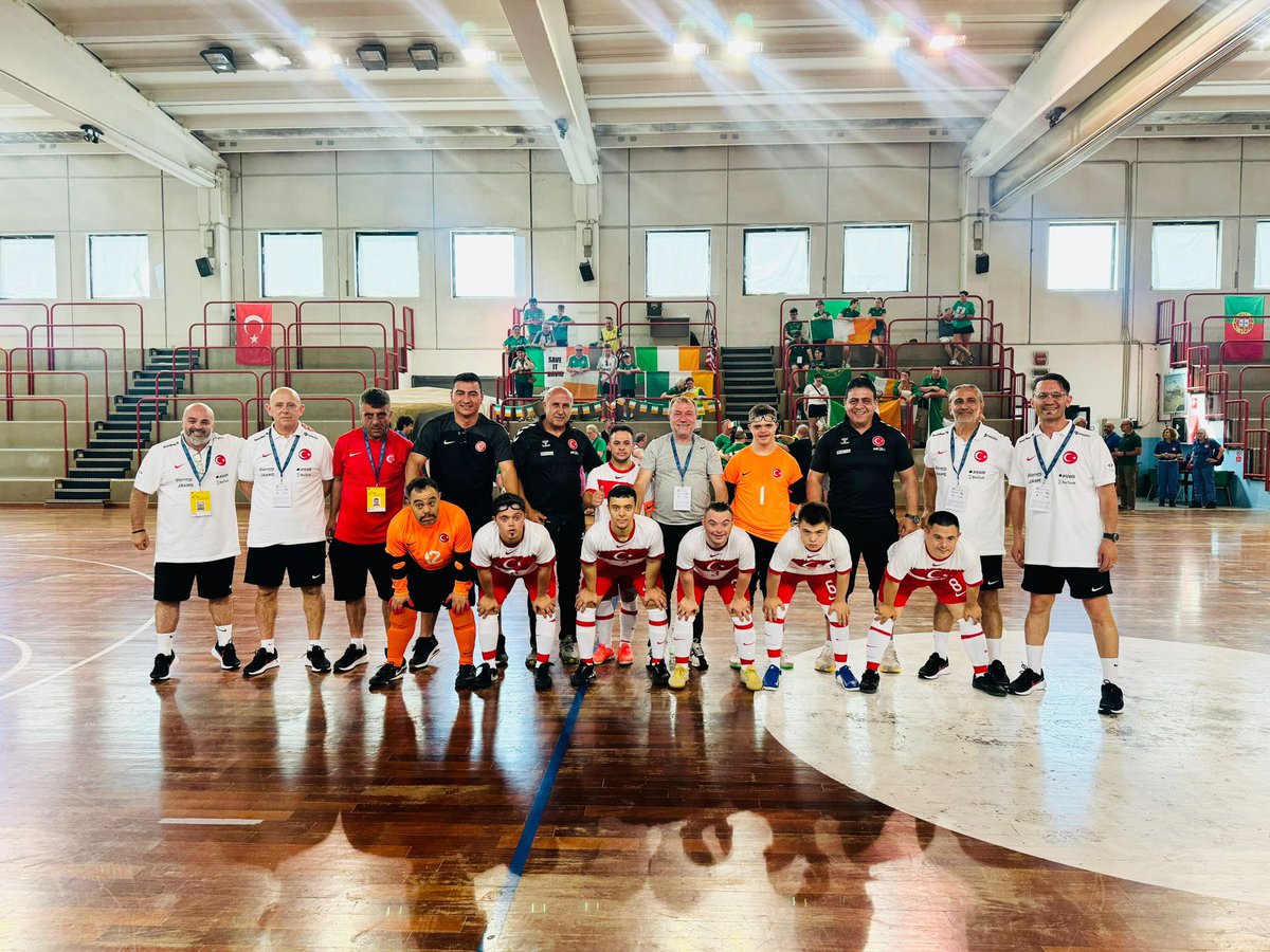 ⚽ İtalya'da düzenlenen Uluslararası Açık Avrupa Şampiyonası'nda finalde Portekiz'e 4-2 yenilen Down Sendromlular Futsal 🇹🇷Milli Takımımız, organizasyonu ikinci sırada tamamladı. 🥈

👏 Sporcularımızı tebrik ediyoruz!