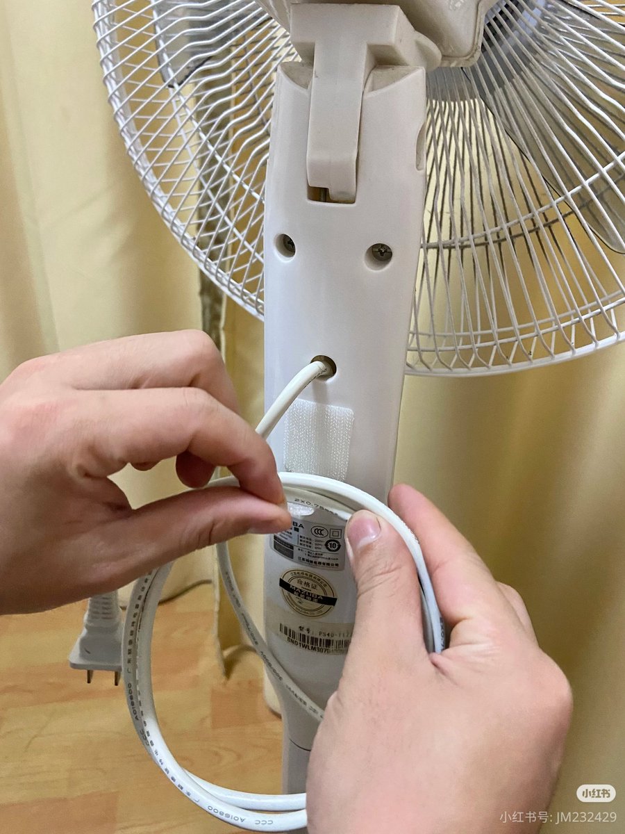 Aku tim yang risih kalau liat kabel molor sembarangan🥲
Kebetulan nemu barang recehan yang kepake banget.. berguna buat kamu" yang suka kerapian tapi tetep hemat di budget💯