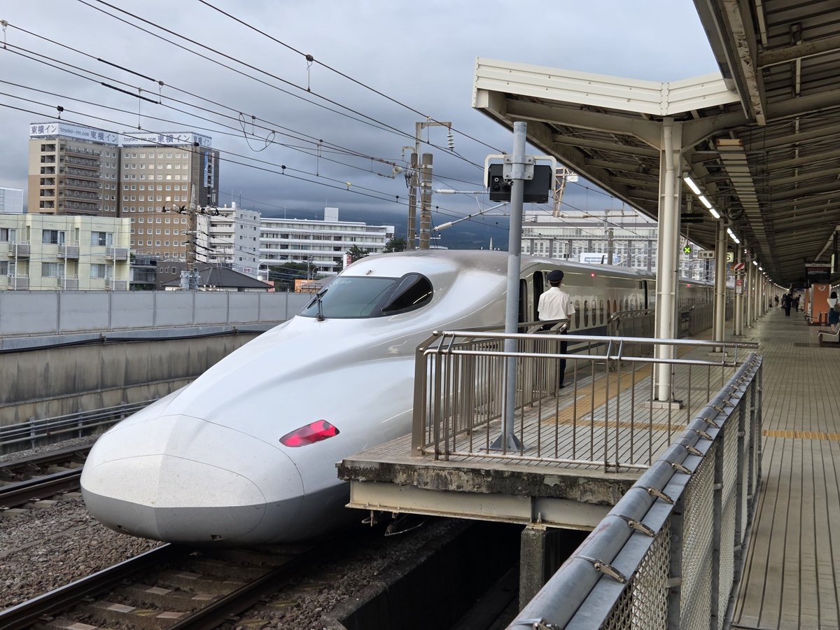 東海道新幹線開業前の東海道本線特急の赤文字行先板（サボ
