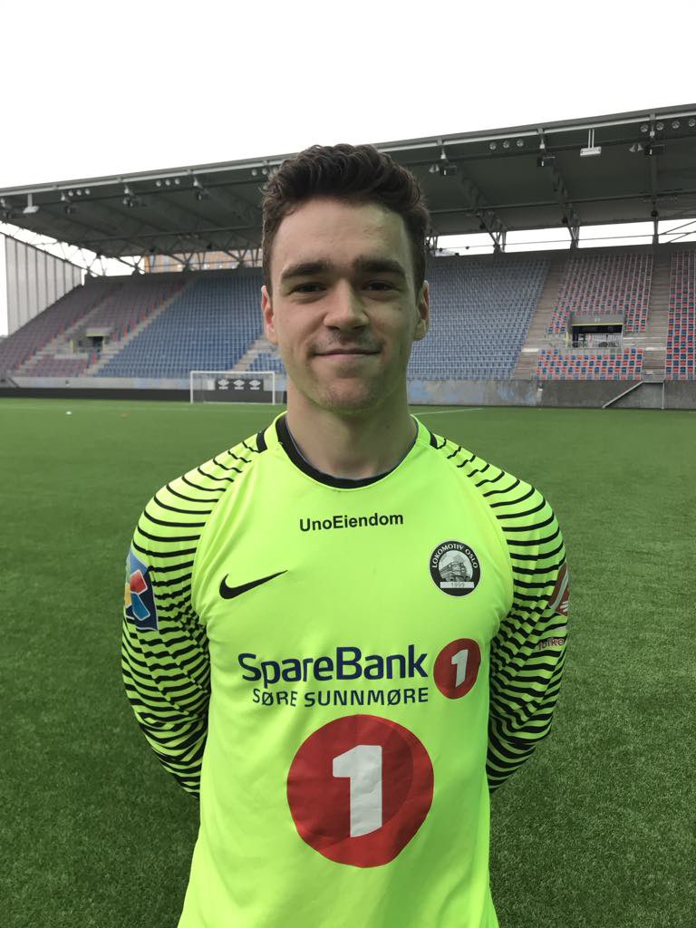 SIVERT PIEROTH RUNDER 100 OFFISIELLE KAMPAR FOR LOKET 👏⚽️🤩

Sivert debuterte for Loket i april 2019 og borte mot Kvik Halden på laurdag runder han 100 offisielle kampar  🎉⚽️ 😊

Meir om Sivert i våre innlegg på Instagram og Facebook: facebook.com/share/p/16SLRx…