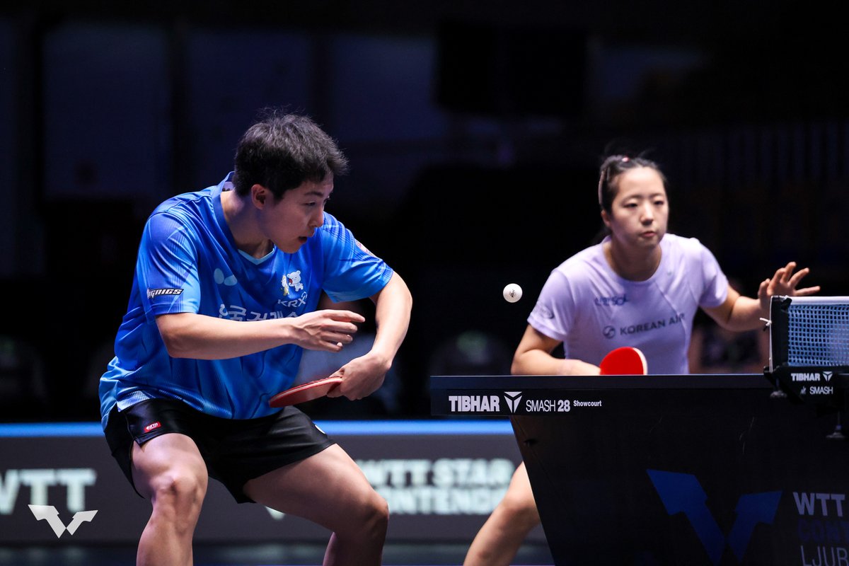 約3年ぶりの舞台となった張本兄妹ペア
韓国ペアに敗れ4強ならず

#WTTリュブリャナ 2025🇸🇮
■混合ダブルス準々決勝
🇯🇵#張本智和/#張本美和 1-3 イム・ジョンフン/シン・ユビン🇰🇷
10-12/8-11/11-7/11-13

🔴スコア速報・トーナメント表👉tvtokyo.tv/3FSwCKa

#卓球 #テレ東 PHOTO:WTT