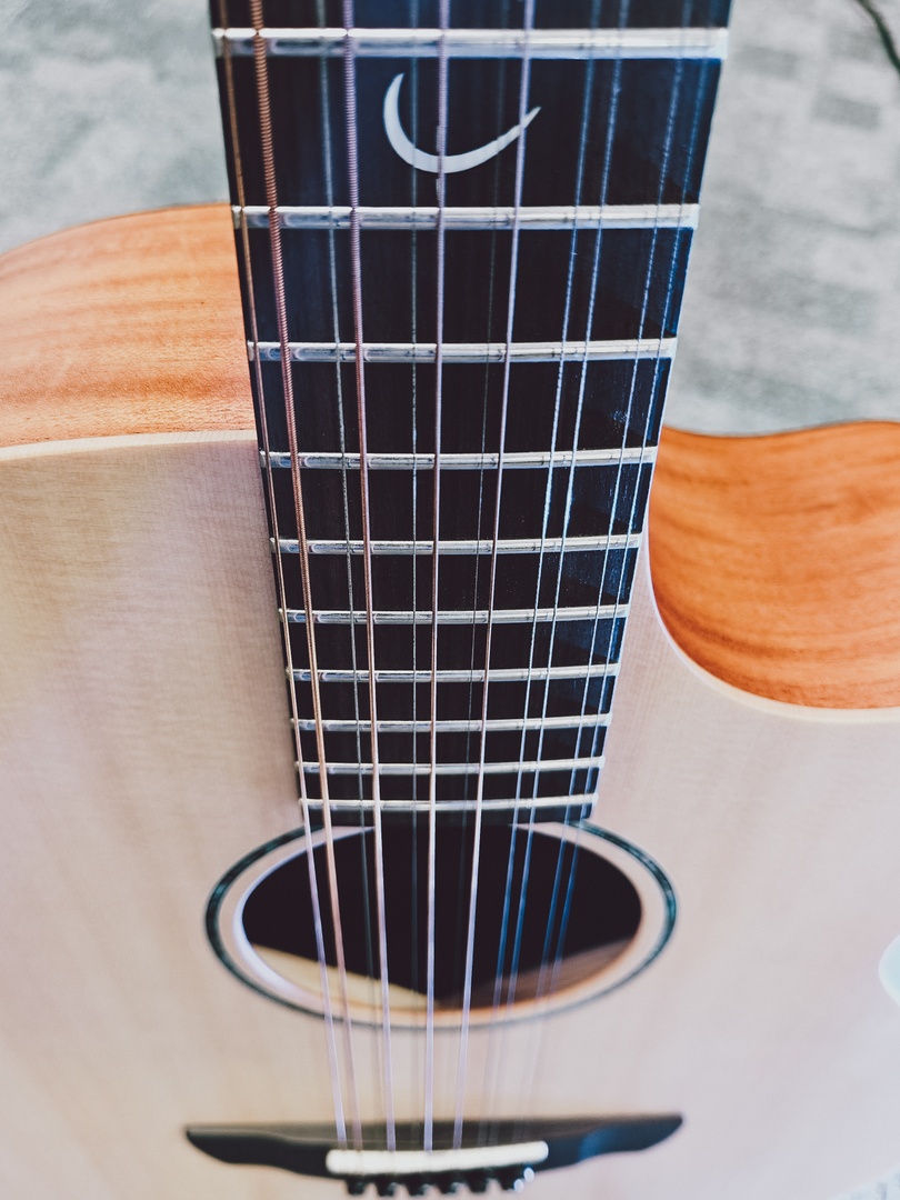 The @faithguitars Venus 12 remains remarkably easy to play, and will deliver that special 12 string sound with gusto. The Naked Venus 12 string is equipped with a Fishman Presys1 preamp system and Sonicore undersaddle pickup.

🎸 Order here:
tinyurl.com/4832wvuy

#faithguitars