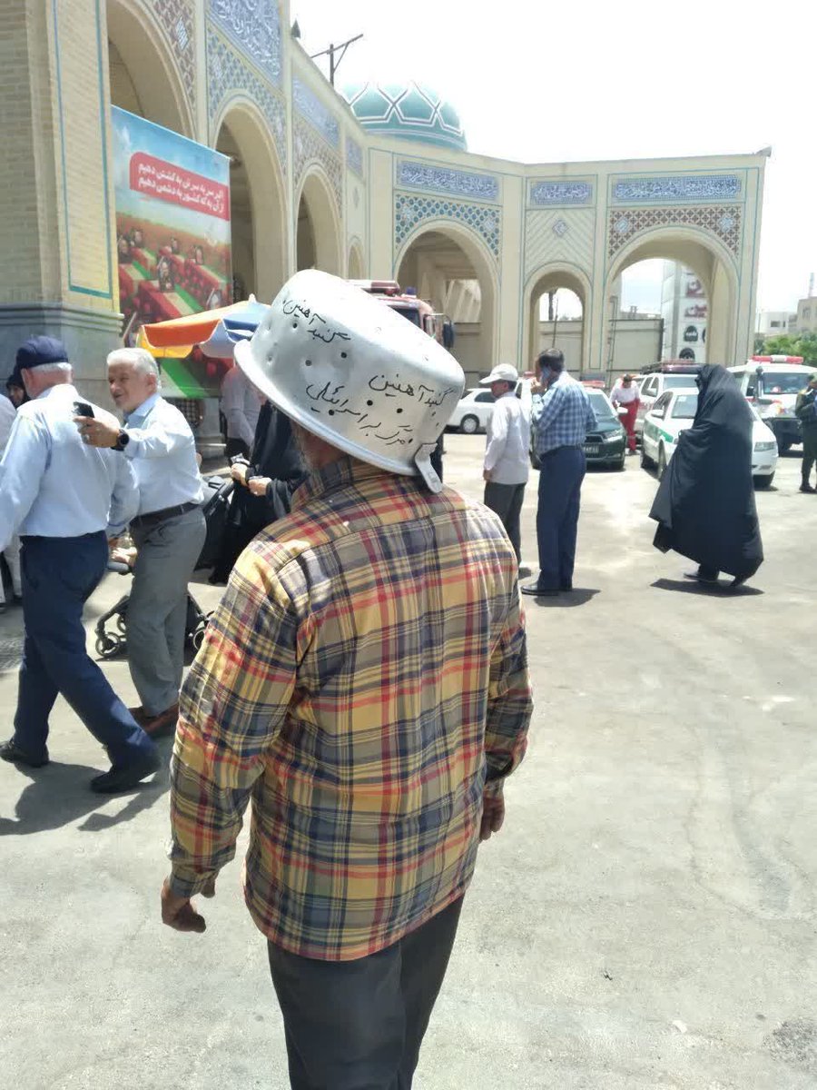 با یه غنیمتی اومده نماز جمعه!
گنبد آهنی اسراییلیا رو کش رفته :)))
#سرزمین_شیران