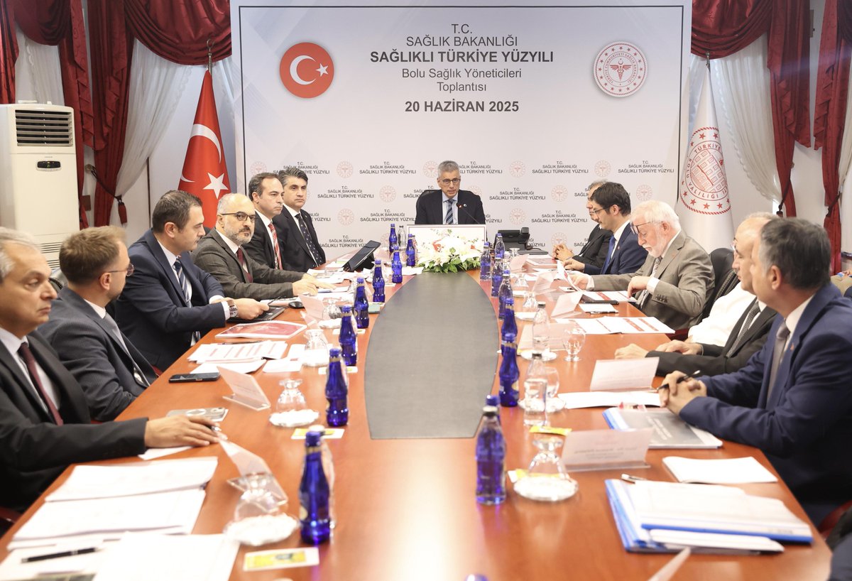 Sağlık Bakanımız Prof. Dr. Kemal Memişoğlu başkanlığında Sağlıklı Türkiye Yüzyılı Bolu Sağlık Yöneticileri Toplantısı gerçekleştirildi.

Sağlık Bakanımız, ildeki sağlık yatırımları ve sağlık hizmetlerinin sunumuna ilişkin il yöneticilerinden bilgi aldı.