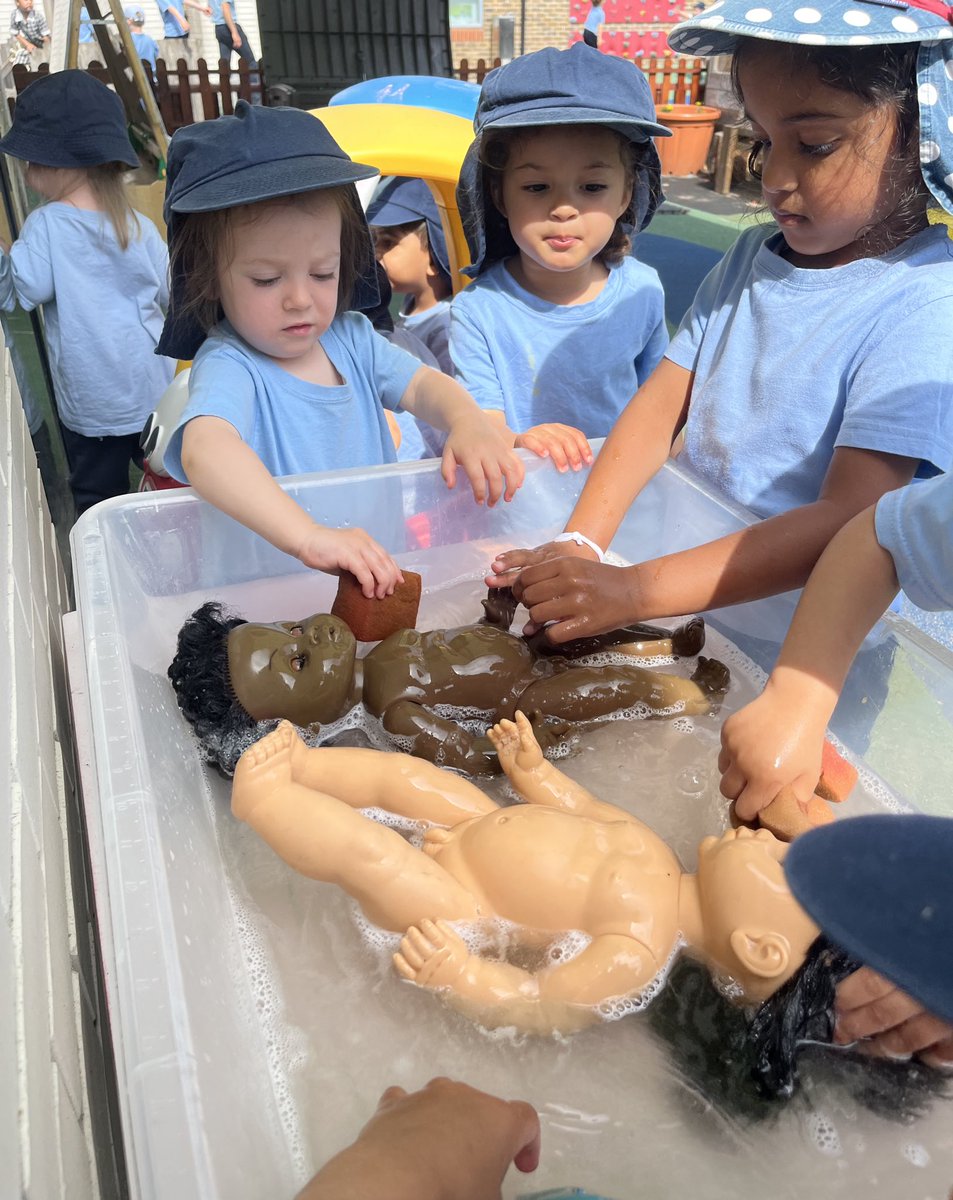 Splish splash! The children had a blast bathing baby dolls with sponges and soap - so much laughter, learning, and bubbly fun! 🫧 👶🏼 🛁