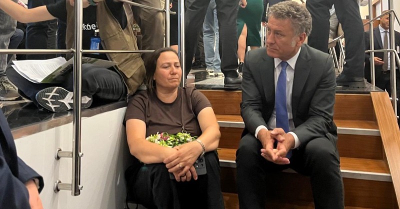 tele1comtr's tweet photo. Zeytinliklerin katliamına neden olacak madde komisyondan geçti, geriye bu fotoğraf kaldı 

https://t.co/8BJw6aBvf5