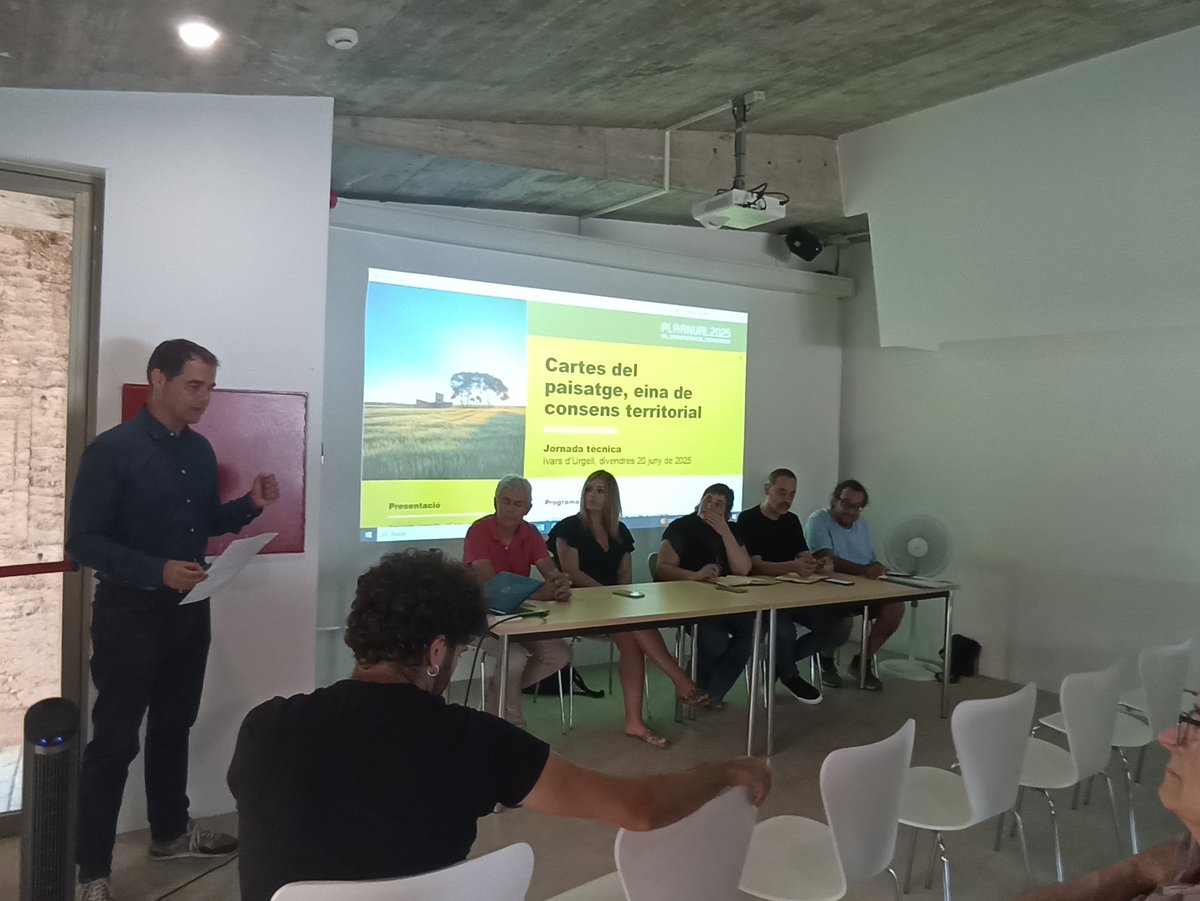 Observatori del Paisatge de Catalunya (@catpaisatge) on Twitter photo 📸En marxa la jornada tècnica "Cartes del paisatge, eina de consens territorial", de <a href="/leaderponent/">Leader Ponent</a> a Ivars d'Urgell.
Vol ser un espai de trobada per reflexionar sobre el
#paisatge com a eina de concertació territorial, a partir de l’experiència de diverses cartes del paisatge. 📸En marxa la jornada tècnica "Cartes del paisatge, eina de consens territorial", de <a href="/leaderponent/">Leader Ponent</a> a Ivars d'Urgell.
Vol ser un espai de trobada per reflexionar sobre el
#paisatge com a eina de concertació territorial, a partir de l’experiència de diverses cartes del paisatge.