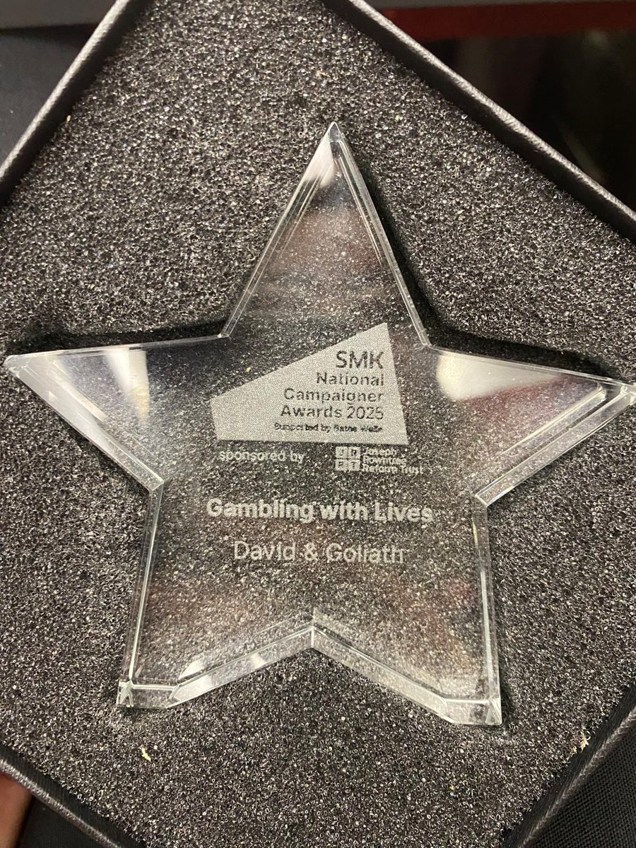 GambleWithLives's tweet image. “Speaking out was a powerful act of reclaiming narrative – transforming grief into purpose”
Last night, GwL families won the @SMKcampaigners David vs Goliath award
Founding GwL member Judith Bruney accepted it for the many bereaved families who’ve spoken truth to protect others
