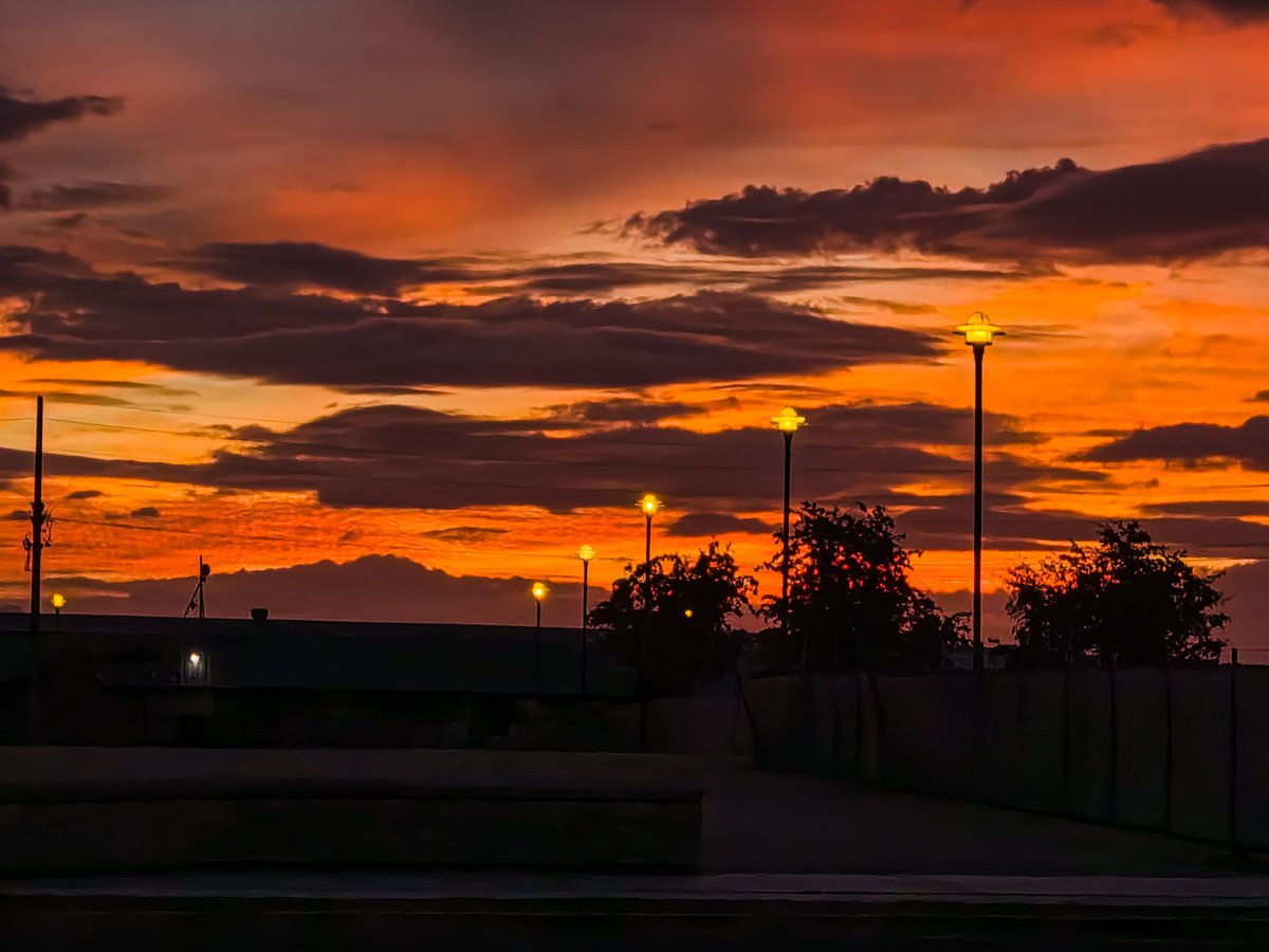 Desde nuestra Ciudad Señorial, se asoma el 20 de junio con estos colores! 🇵🇷
Feliz viernes, familia!