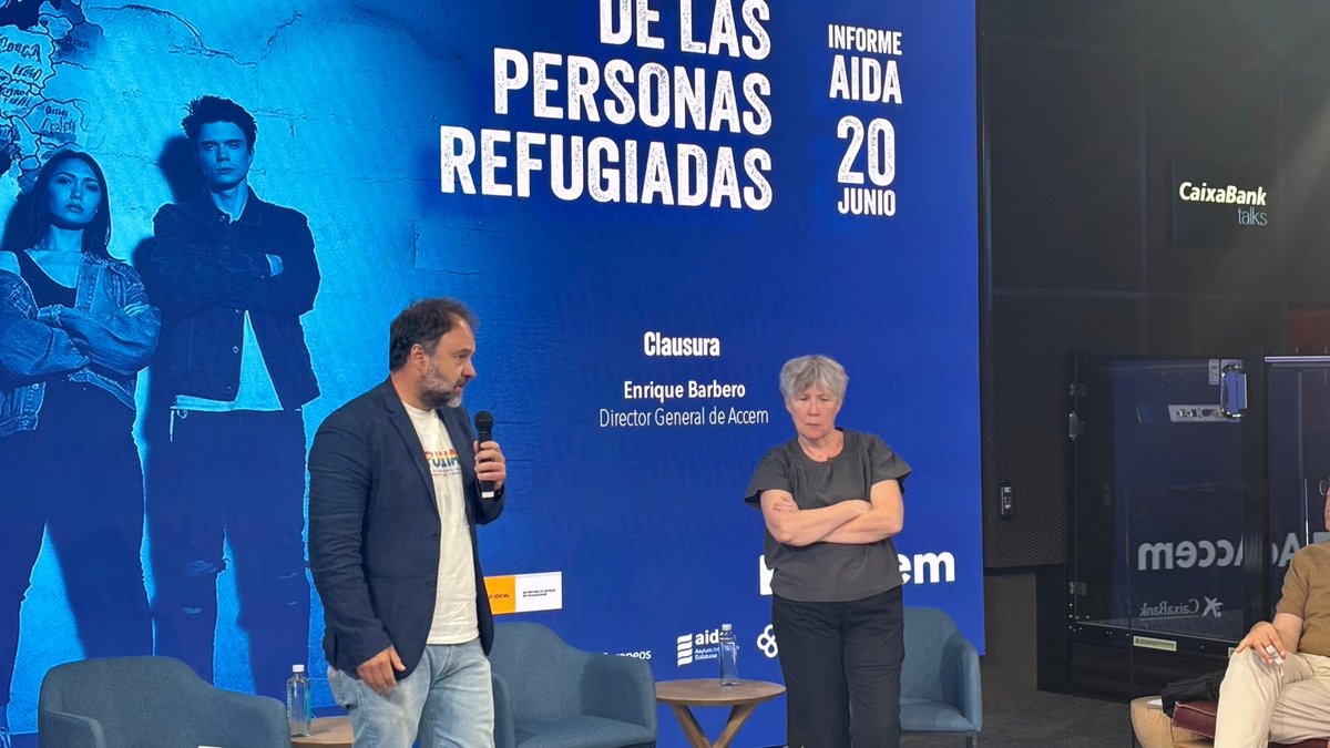 Finalizamos este acto de conmemoración por el #DíaMundialDelasPersonasRefugiadas con la intervención de nuestro director general, <a href="/kike_barbero/">Kike Barbero</a>, y Grainne O'hara, Representante de ACNUR en España,  que clausuran este evento.