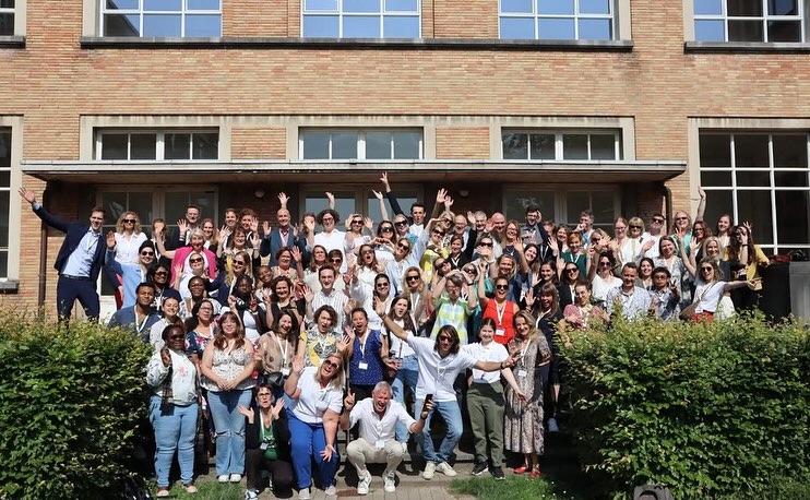 FbwUGent's tweet image. We welcomed 110 international relations officers from across Europe – and 9 US students – for 3 days of insights on AI in internationalisation, cultural assumptions, Gen Z & more at @IntlTrainingCtr. Next up: Leuven & Lille! 🌍🤖✈️
#InternationalEducation