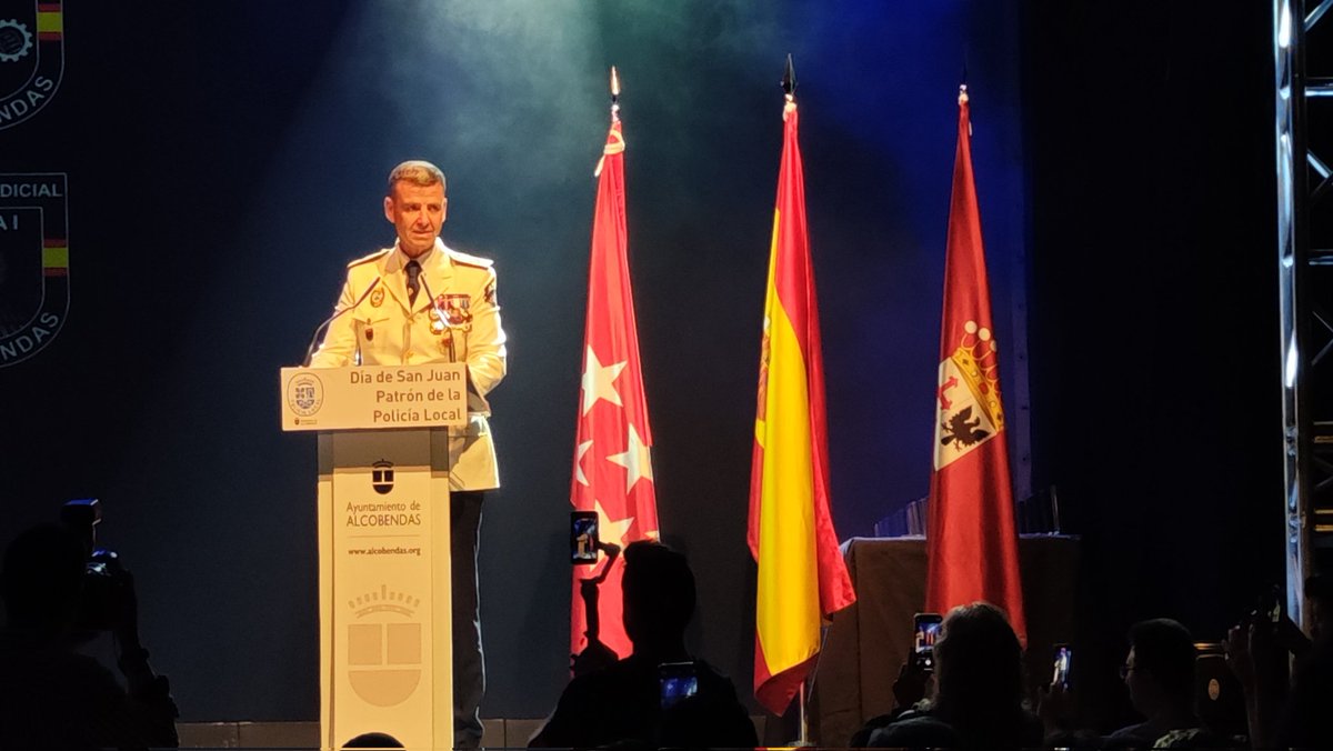 Hoy celebramos San Juan, patrón de la Policía Local de Alcobendas. Gracias por vuestro compromiso diario con la seguridad y la convivencia. Felicidades a los 80 premiados y a sus familias. ¡Orgullo de ciudad! 👮‍♂️🎖️ #Alcobendas #PolicíaLocal #SanJuan