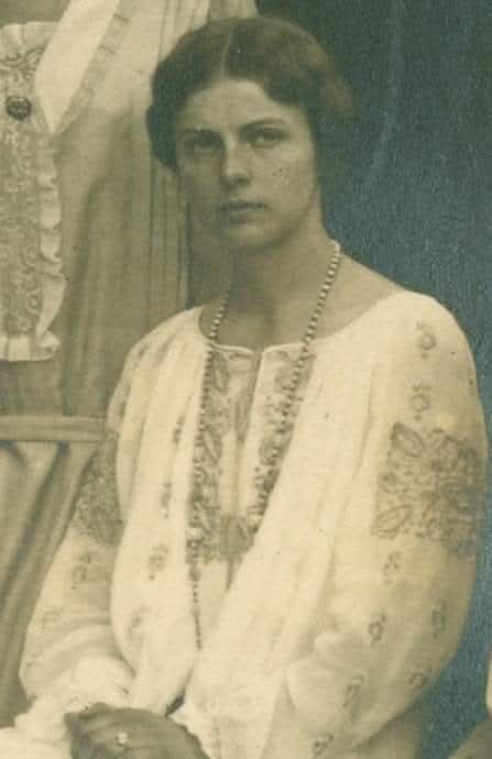 🫶  Єлизавета Павлівна Скоропадська на весіллі сестри Марії Павлівни Скоропадської та Адама Йосиповича Монтрезора. Ванзеє, 10 серпня 1927 р.