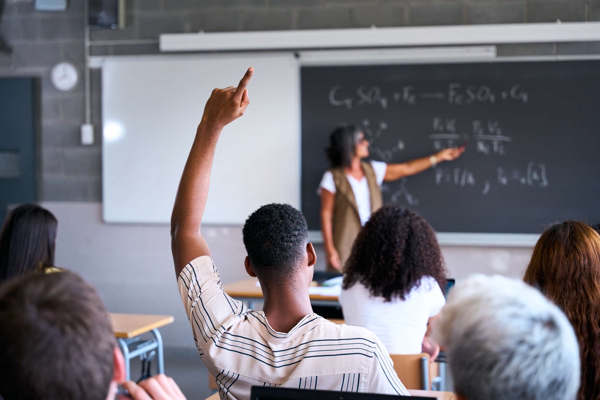 Rising class sizes, falling staff:student ratios and decreased budgets, the traditional undergraduate research project is untenable. University of Nottingham developed cohort-based projects, streamlined training and supervision, read the positive feedback doi.org/10.1042/bio_20…