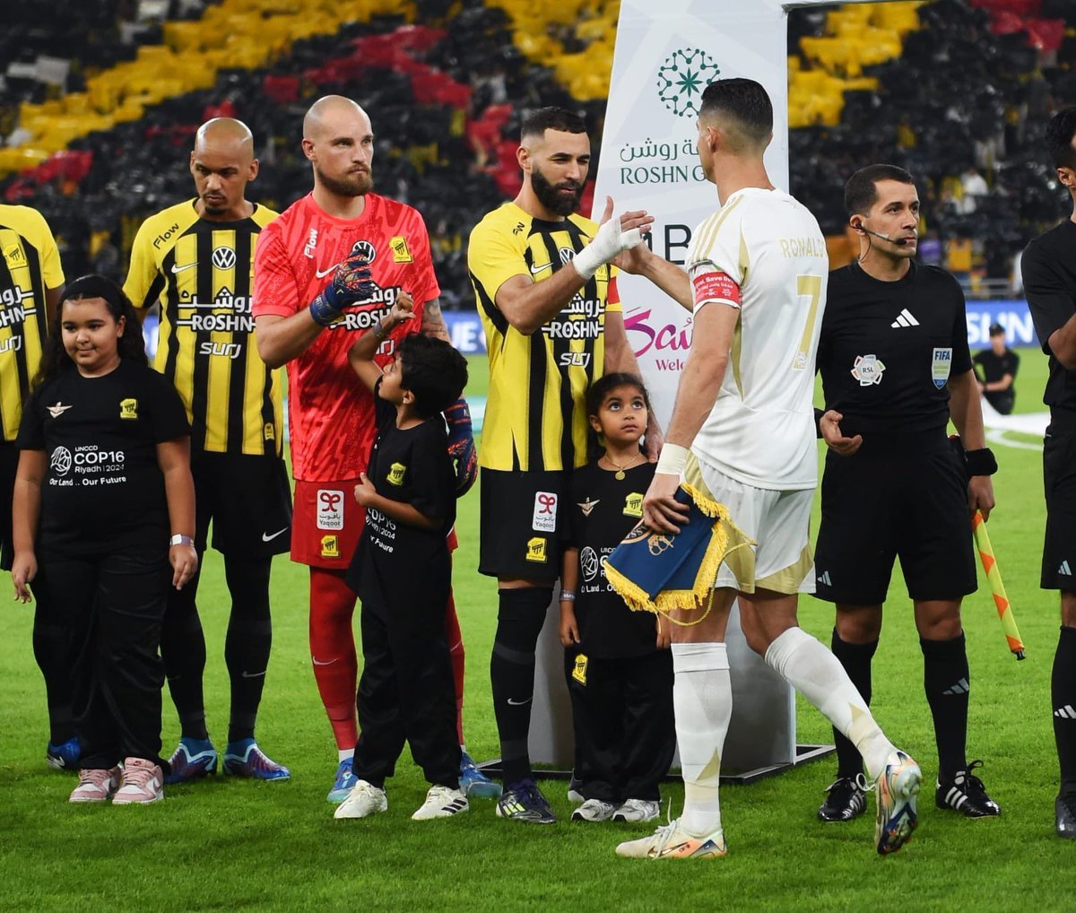 🚨🚨🚨🚨|| عاجل - متعب عبدالله :

الأسطورة رونالدو يطالب بتحسين #النصر فنيًا وإداريًا، مثلما فعل كريم بنزيما مع الاتحاد في الموسم الماضي.