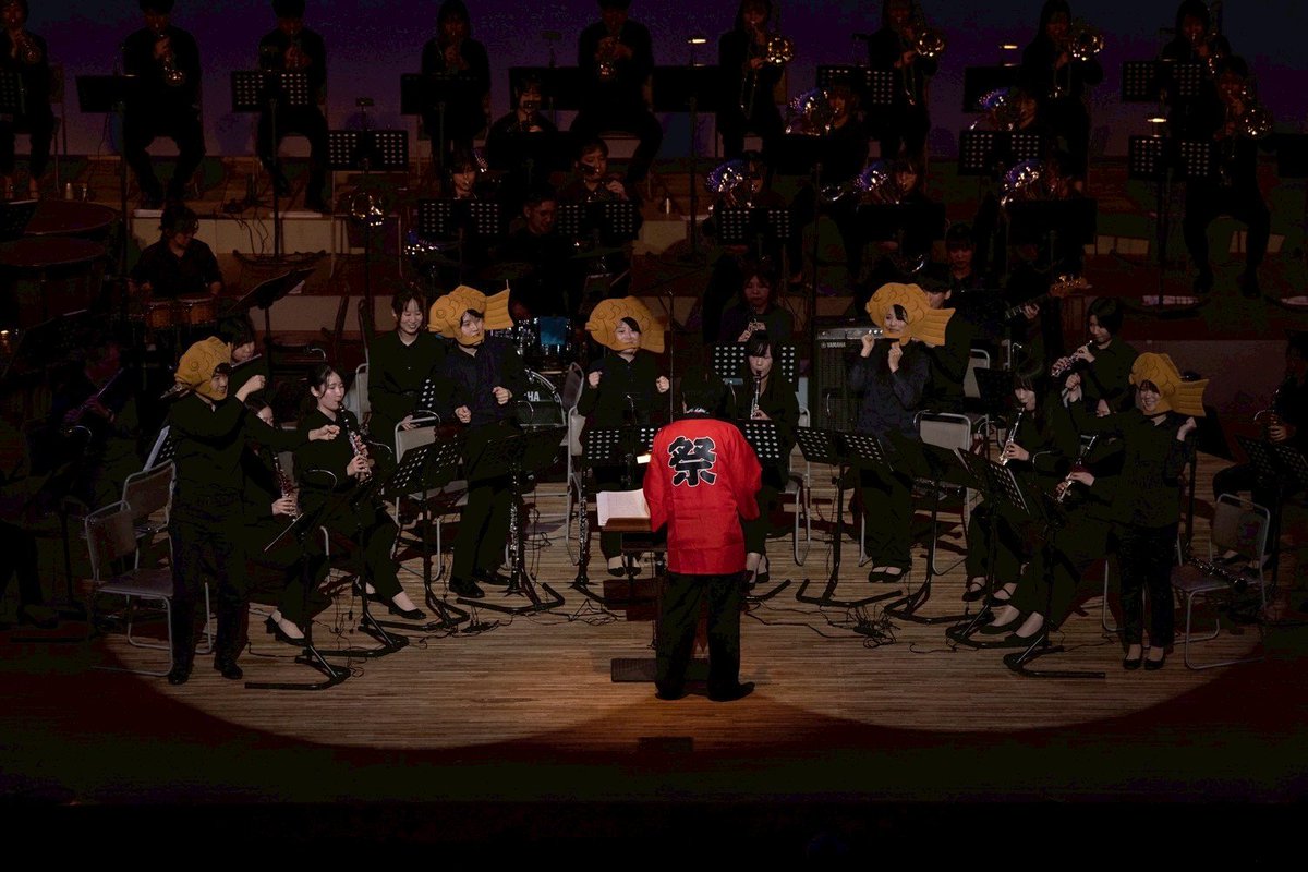 【ふりかえり②】

再びAct2、いろいろ出てきましね🤯

タンゴを踊りそうな黒猫🐈‍⬛ や今にも太陽にほえそうな刑事🕶、もう本物かなって思うくらいの寅さん👜も。

あっ、あとたい焼きも🐟🐟🐟🐟🐟

アンケートにご協力ください✏️ itasui.com/041_concert/ 
#板橋区吹奏楽団 #板吹 #いたすい #板橋