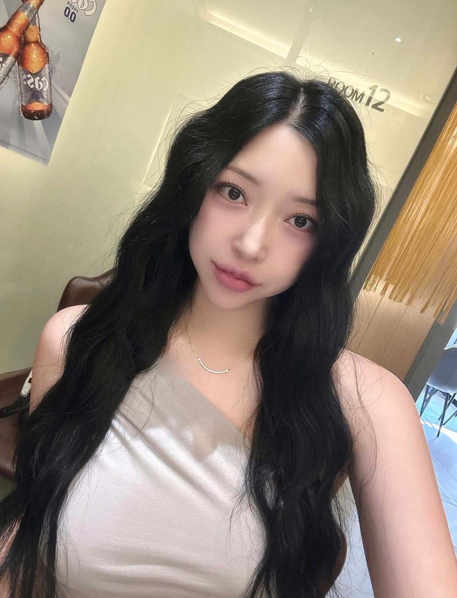 cxxsomi__'s tweet photo. ⠀⠀⠀⠀
#글랜더 #glander
운동복에 머리카락 질끈 묶고
그나마 바른 화장품도 흘러내리는
일상을 보내다 오랜만에 풀헤메
🐋🐬🌊🦕 https://t.co/McDFhPzp4d
