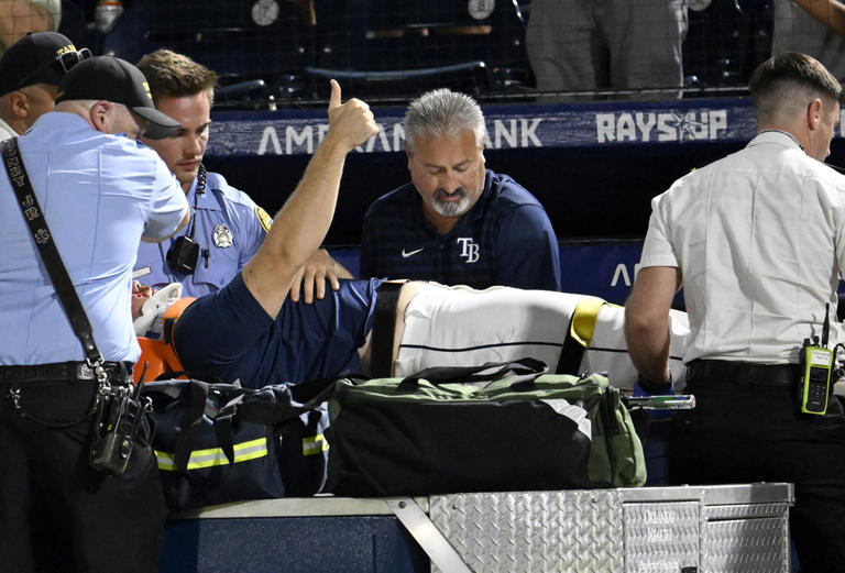 (OMG!!!) Rays pitcher carted off field and taken to hospital after foul ball into dugout hits him in face: msn.com/en-us/sports/m…