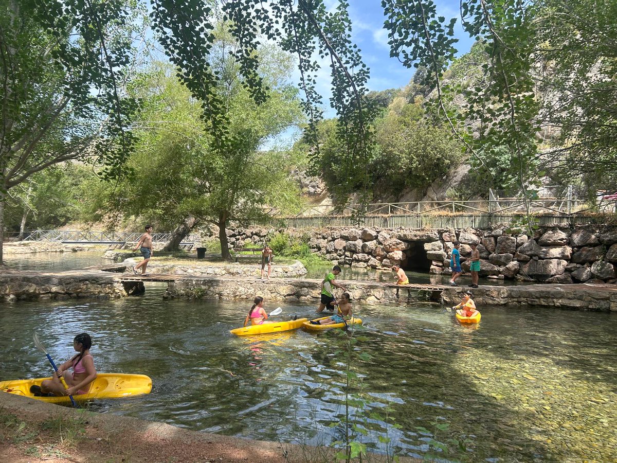Espectacular día de nuestro alumnado de 5º de primaria en el río San Juan gracias a @aktivjaen. Como siempre,  ¡todo muy bien organizado!

#fejg #cristoreyjaen #dejandohuella