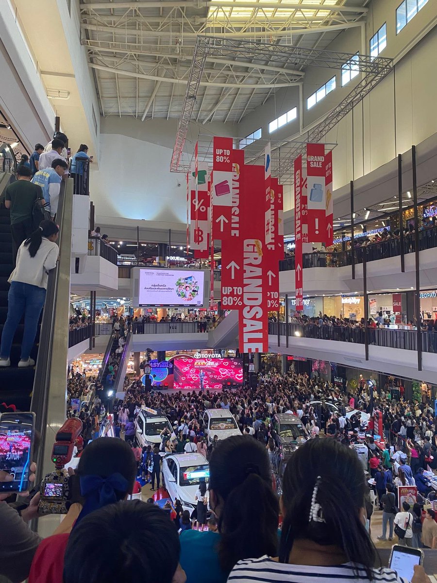 คนยืนทุกชั้นเลย 😭

 #EasyDriveEasyDealxBillkin