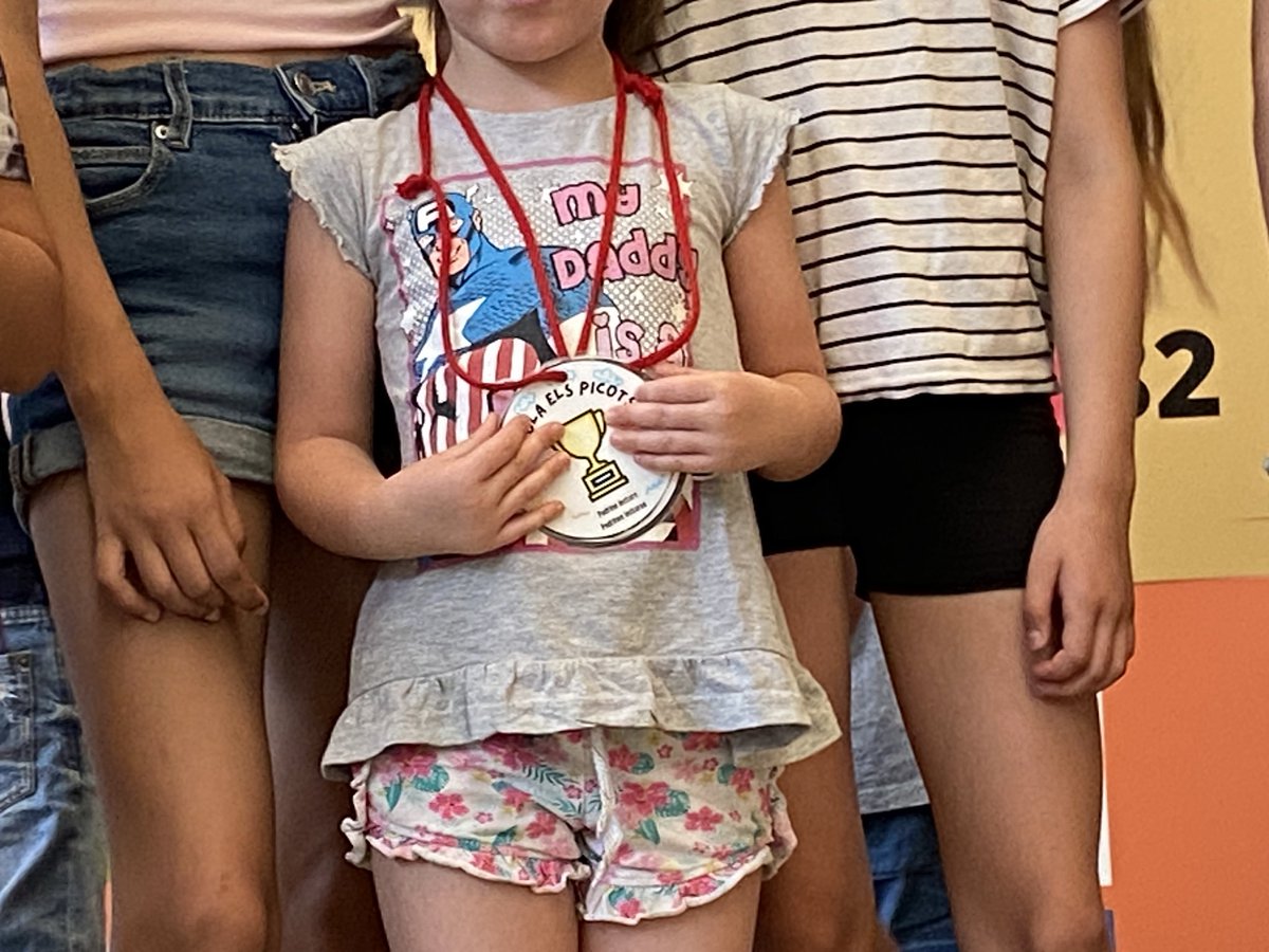 Tanquem el curs 2024-25 amb el cor ple d’aventures, aprenentatges i grans records. 👣
Acomiadem els valents de 6è i donem la benvinguda als nous alumnes de primària.

Ara toca descansar.
🌞 Bon estiu, famílies! Ens retrobem al setembre! 💛

#BonEstiu #FinalDeCurs