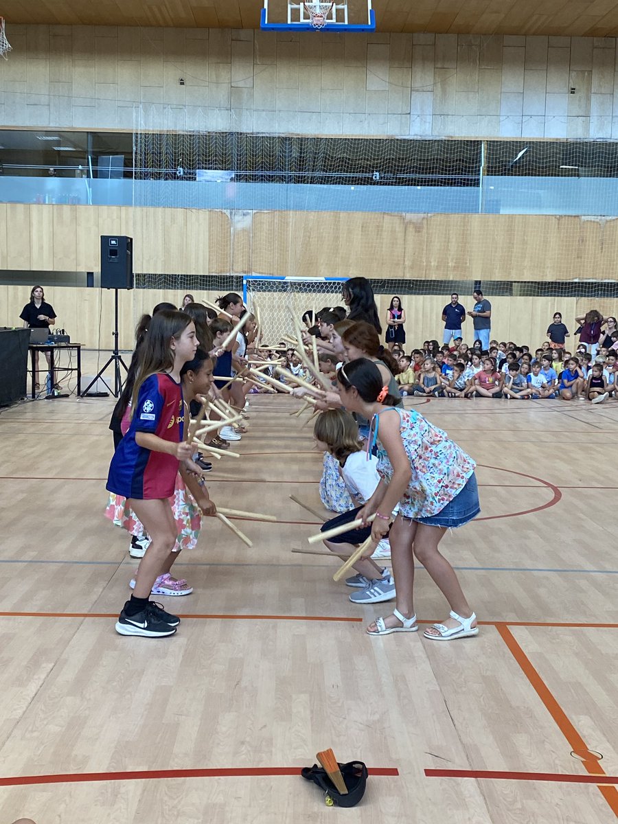 Escola Els Picots tweet media