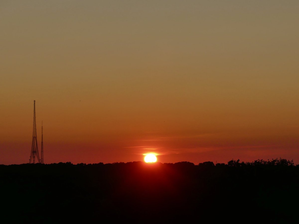 Conthescene's tweet image. Summer solstice sunrise over Rock Creek Park in DC 馃寘