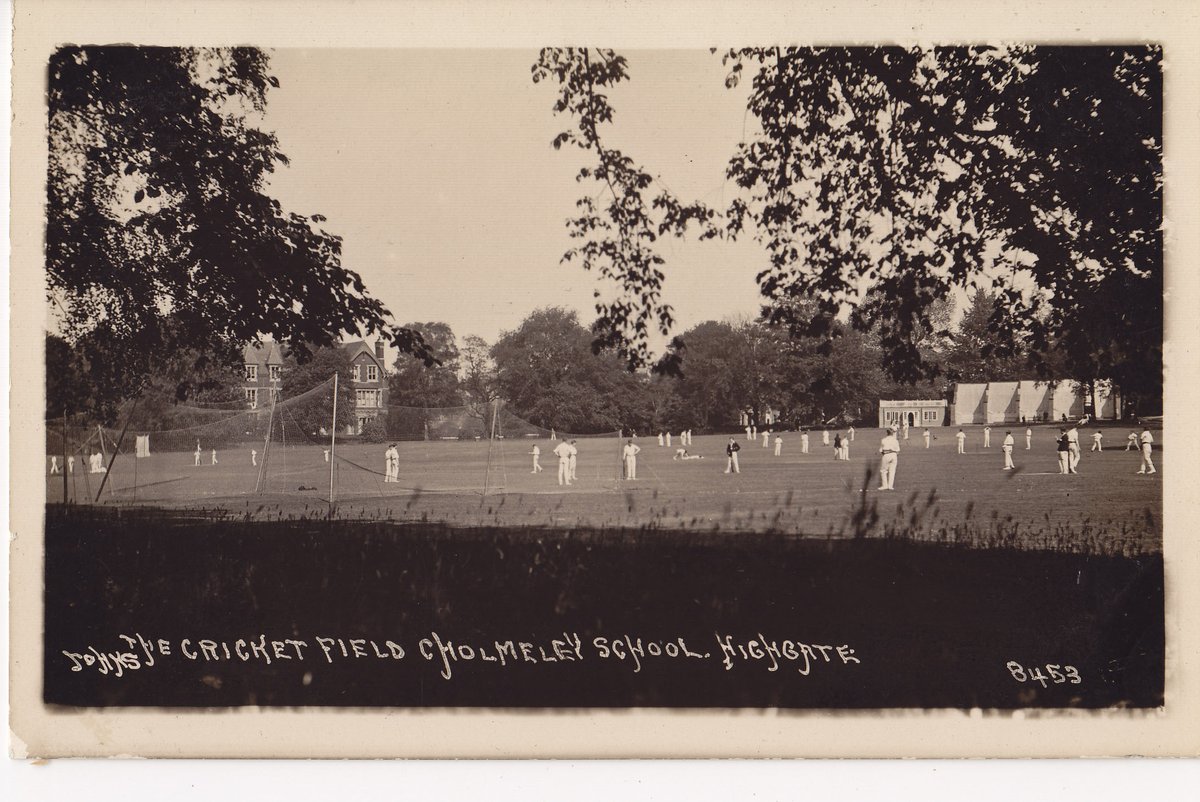 Can you spot the difference between the two post cards? 

The two photos of the cricket matches are post cards from the 1920s and 1989. 

#FlashbackFriday #FromTheArchives