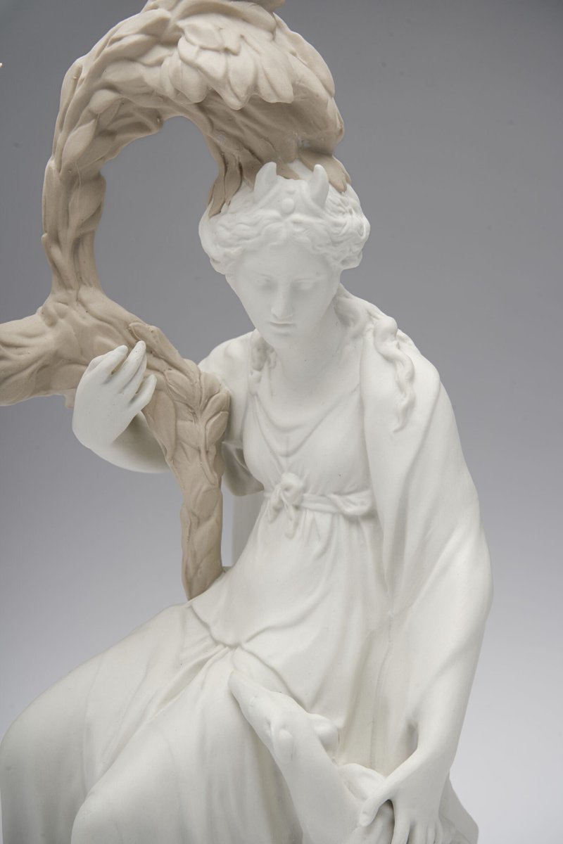 This week’s #FridayFinds spotlights two jasperware candlesticks which depict the Roman goddesses Minerva and Diana. Manufactured in 2008, they are modelled after original 18th-century candlesticks by Wedgwood modeller Henry Webber (1754 - 1826).