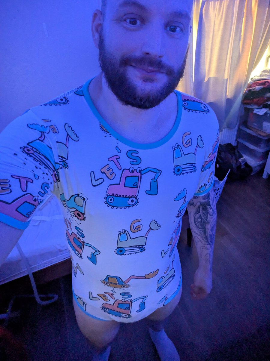 Don't feel you fit in with others? That's ok,
Don't feel you are 100% where you need to be? That's ok,
Getting on in years? That's ok,
Living your best life despite everything? That's perfect kiddo, remember to be kind to yourself ☺️