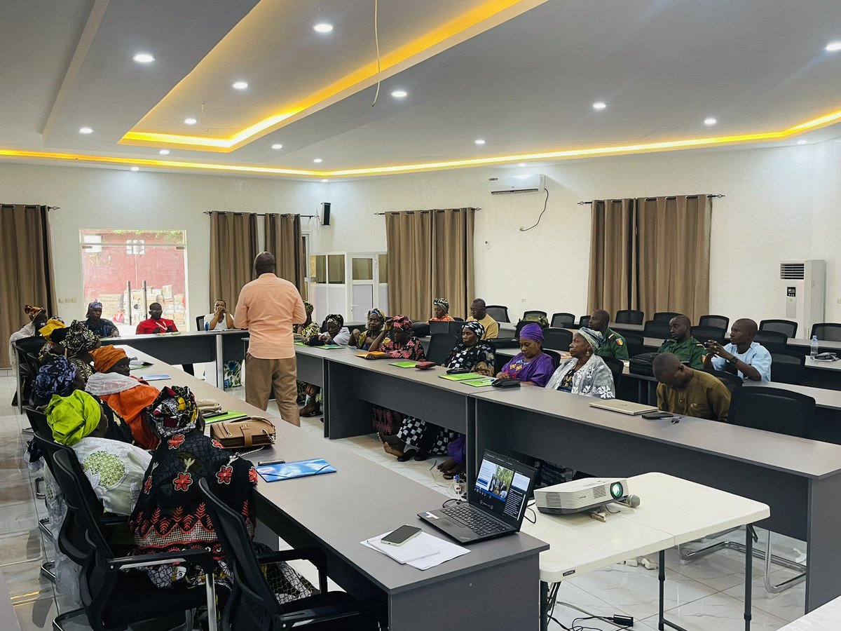 Kindia : le CECI et ses partenaires dont l’UICN outillent des actrices du monde rural et de la société civile.
Une cinquantaine de participants échangent sur des thèmes liés au leadership féminin, l’agroforesterie  et le changement climatique.
<a href="/ceci/">Cecilia Garcia</a>
<a href="/kindia/">deepak</a>