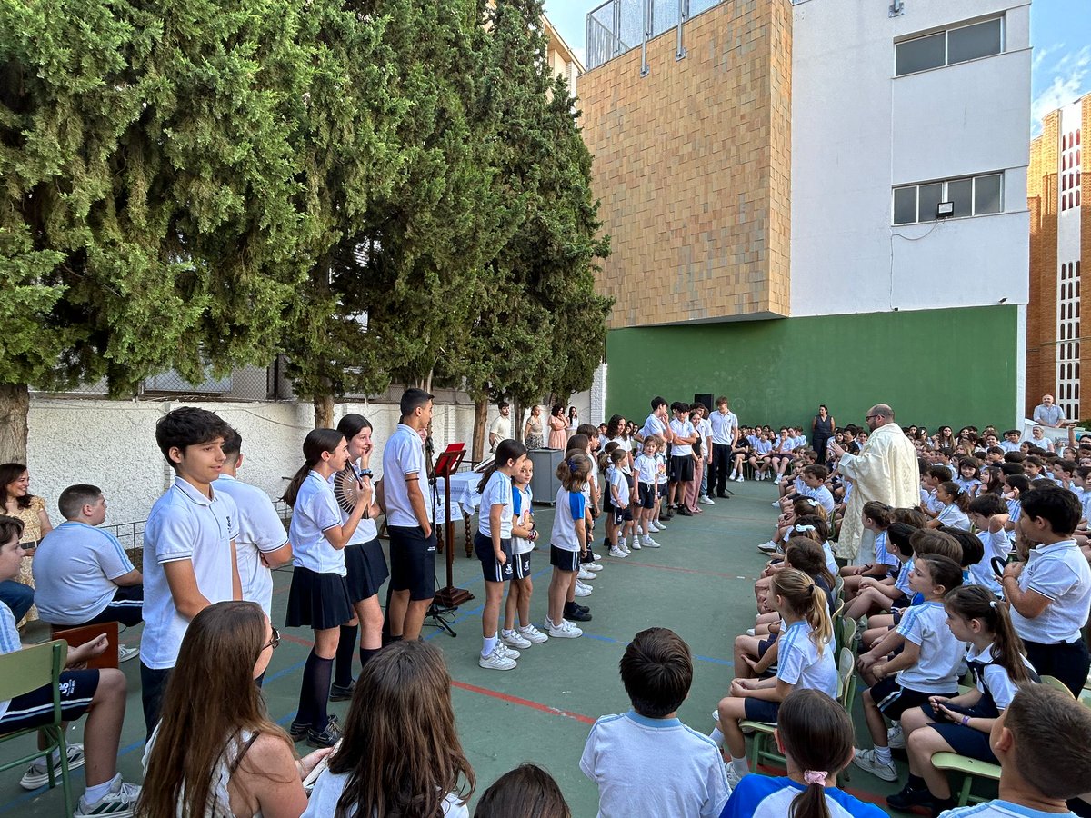 Eucaristía final de curso para todo el alumnado. Compartimos con Cristo Rey lo aprendido a lo largo de estos meses. 

#fejg #cristoreyjaen #dejandohuella