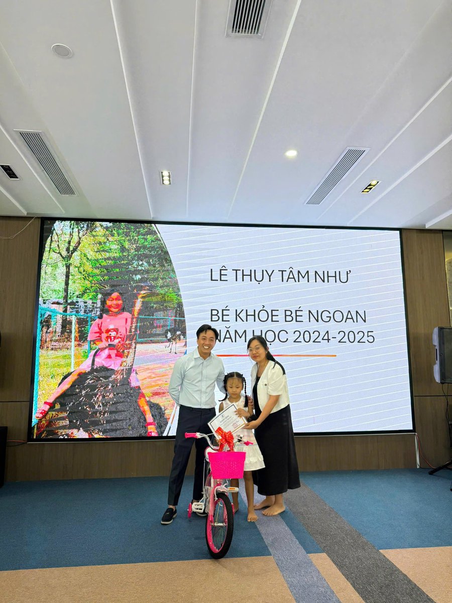 Quế Trâm tweet media