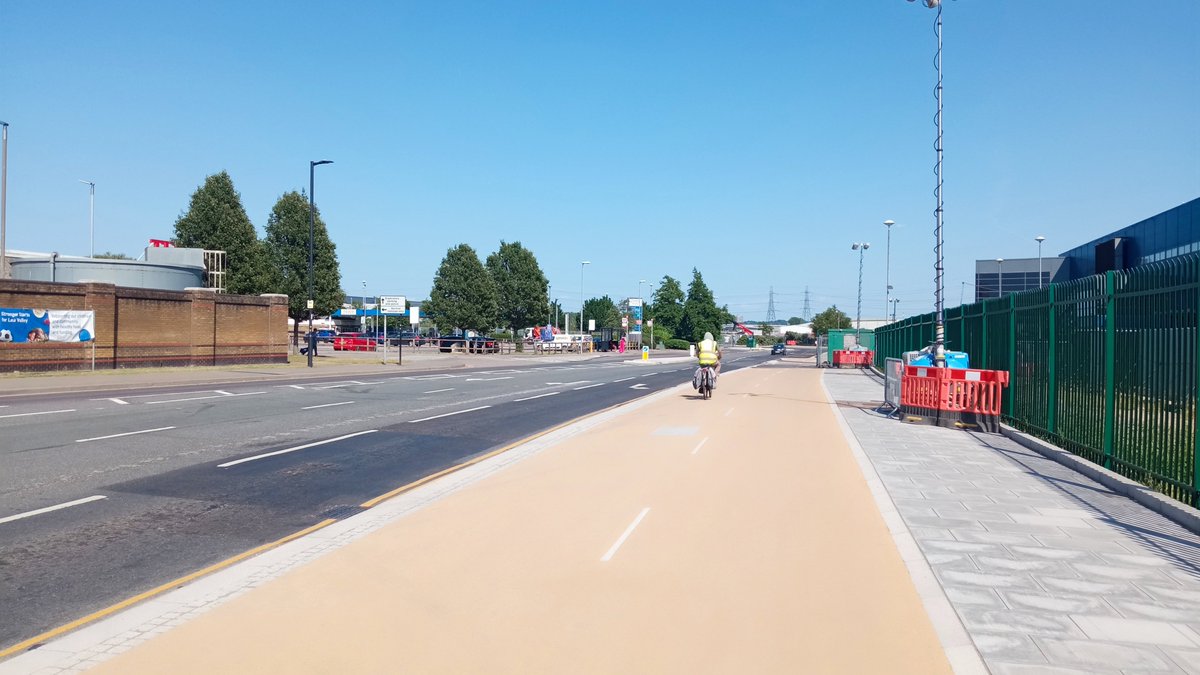 MacLondon tweet media