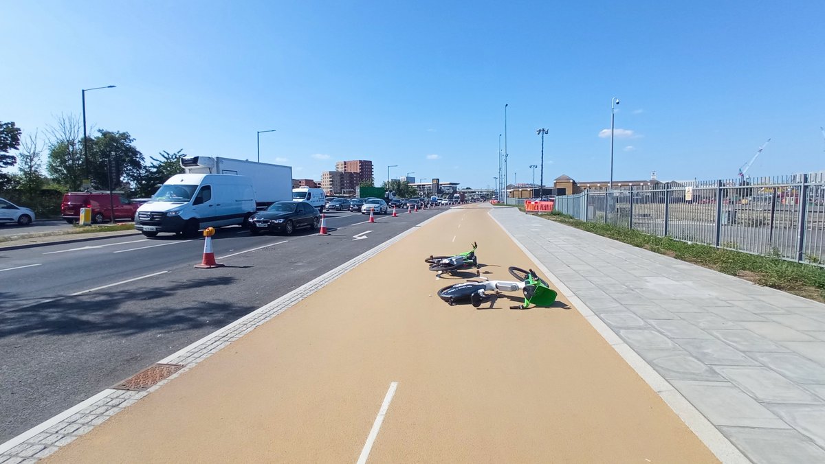 MacLondon tweet media