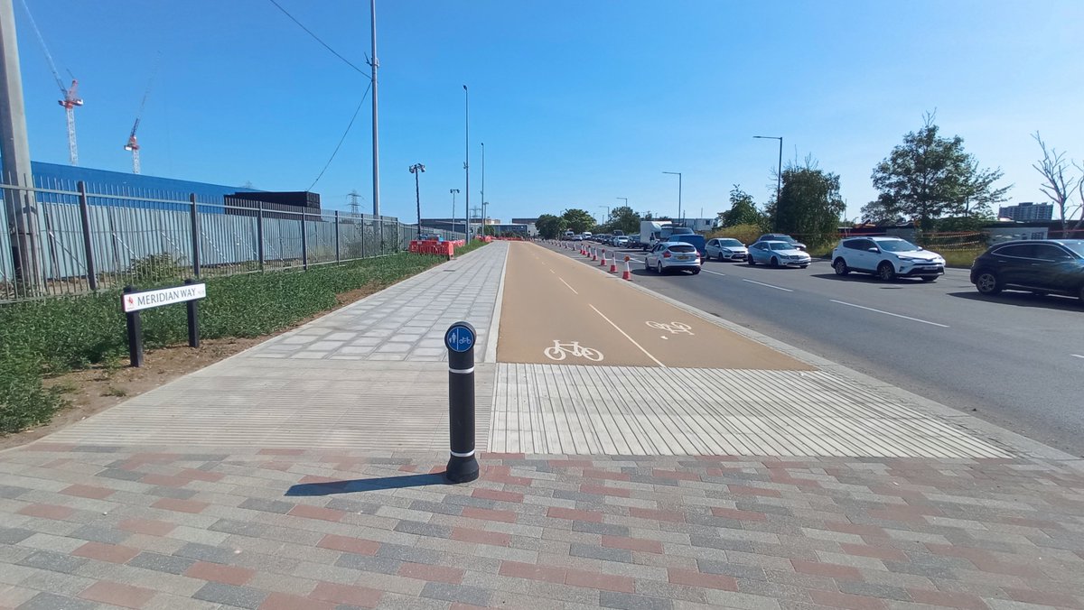 MacLondon tweet media