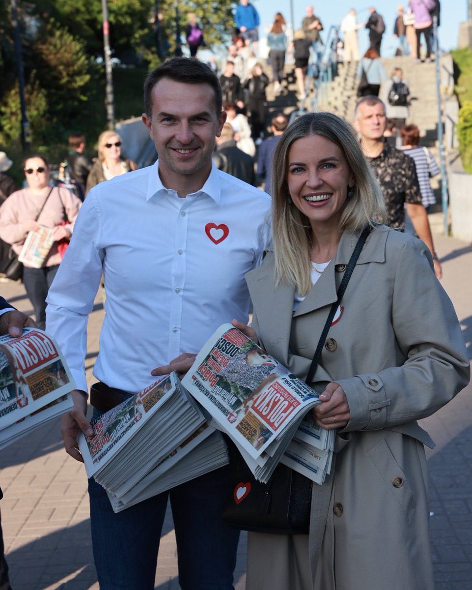 Adam Szłapka nowym rzecznikiem rządu! 

Doświadczony polityk, sprawny minister odpowiedzialny za polską prezydencję, świetny organizator i po prostu dobry kumpel z sejmowych ław. 

Adam, jestem przekonana, że sprawdzisz się w tej nowej i niezwykle potrzebnej roli. Powodzenia!