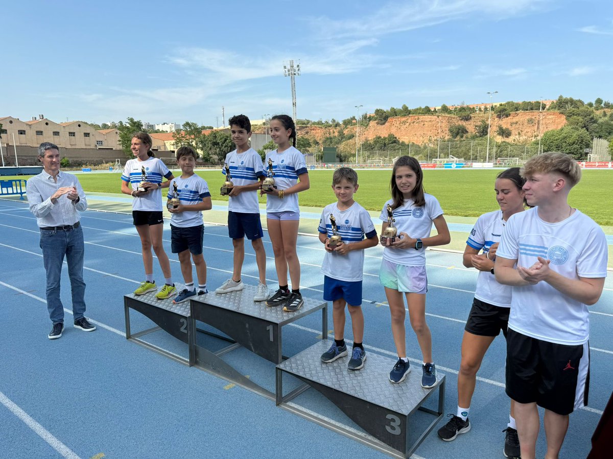 Ahir vam viure la jornada de cloenda #atletisme, un gran dia per tancar el curs esportiu de la millor manera, aquest no ha estat un any qualsevol… Hem celebrat 25 anys plens de metes i èxits col·lectius. Un quart de segle portant l'#esportescolar al cor ❤️