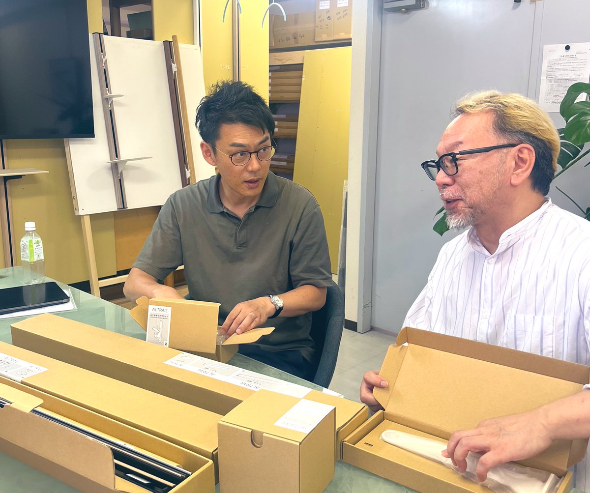 久々のカミシマイ活動。建築事務所TSUGI DESIGNさんへ。
昨年、デザインと機能が融合した画期的な「手すり」をリリースされました💞こちらのパーツなどのパッケージデザインをカミシマイの二人で担当📦
prtimes.jp/main/html/rd/p…