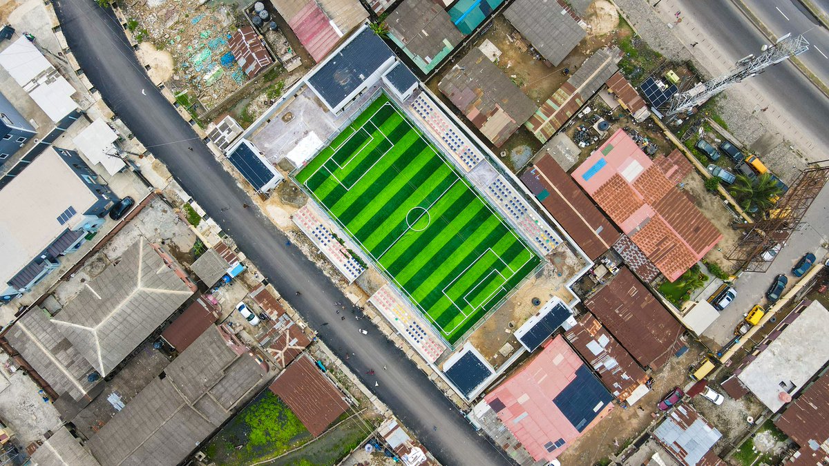 AdepegbaOlanre1's tweet photo. Thomas football Pitch and Recreational Centre built by Mayor Dele Oshinowo the Executive Chairman Agboyi-Ketu Lcda

📸@delarryphotography

#delarry #droneguy #mayor https://t.co/gr2KKlokbz