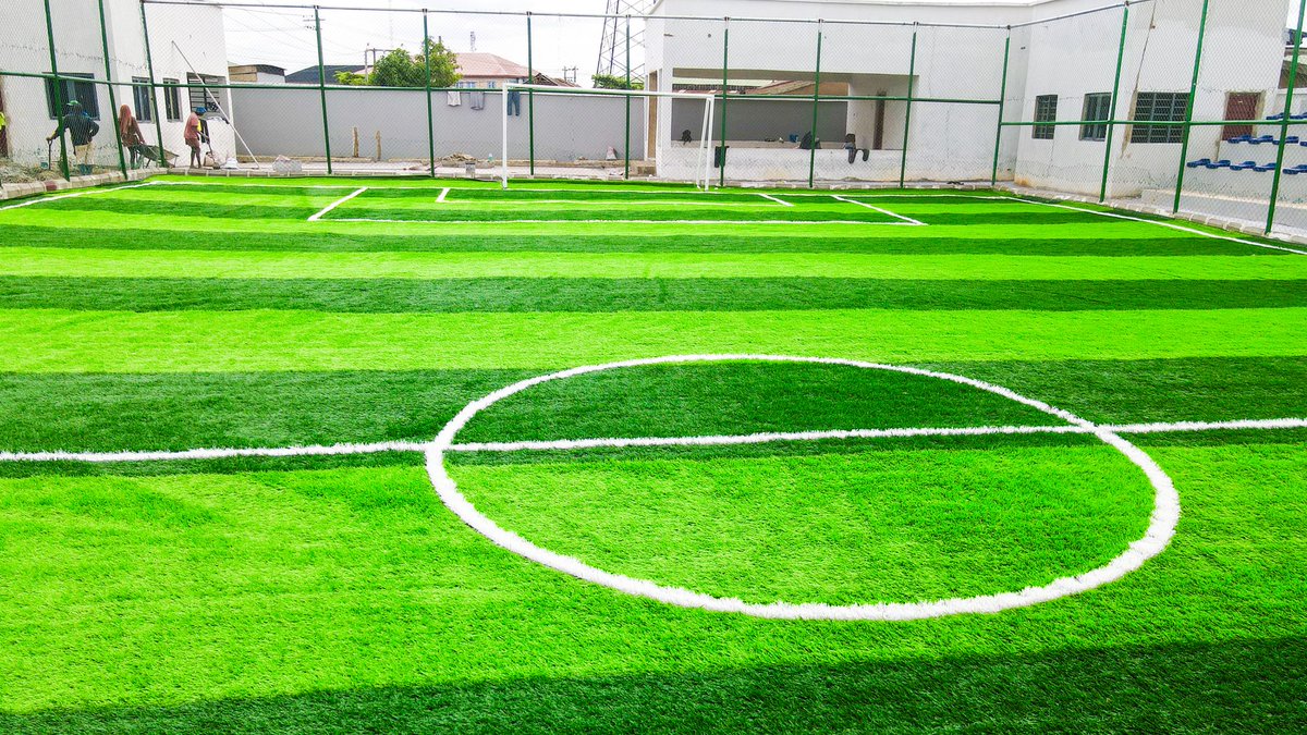 AdepegbaOlanre1's tweet photo. Thomas football Pitch and Recreational Centre built by Mayor Dele Oshinowo the Executive Chairman Agboyi-Ketu Lcda

📸@delarryphotography

#delarry #droneguy #mayor https://t.co/gr2KKlokbz