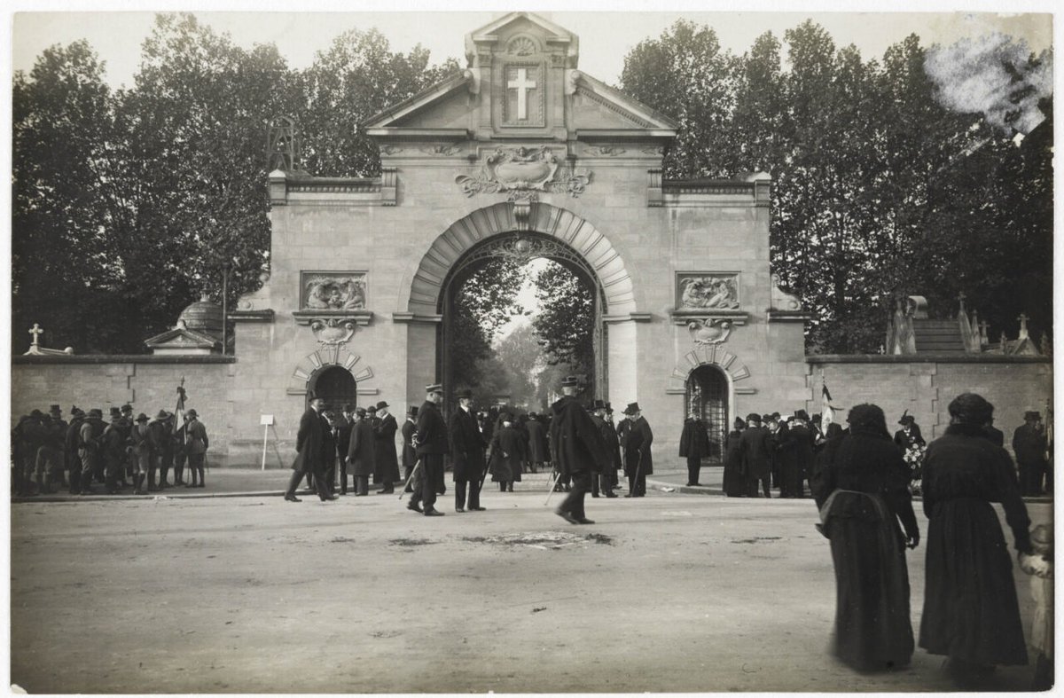 Nouvelles ressources généalogiques en ligne !
Consultez les derniers registres numérisés des inhumations pour les cimetières de Bordeaux et Caudéran : Chartreuse (1814-1952), Nord (1910-1974), Pins Francs (1895-1963).
&gt; urlr.me/QKgxqY