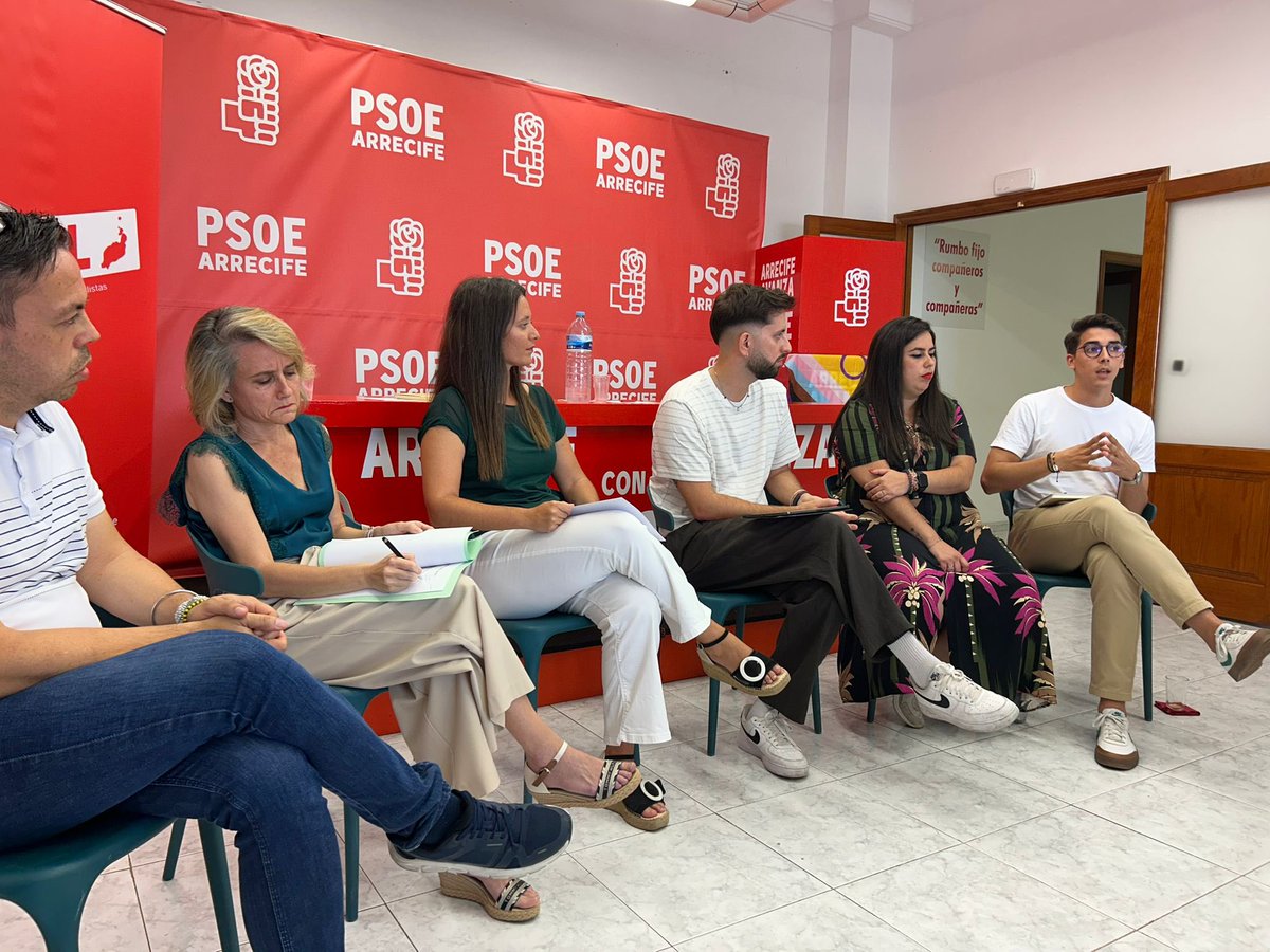 _borrjita_'s tweet photo. ✊🏼Ayer las @JSCanarias celebramos en Lanzarote la jornada “Orgullo de nuestra diversidad” con la participación de asociaciones y activistas LGTBIQ+ de la isla, así como compañeras y compañeros del @PSOECanarias y @psoelanzarote 

Un encuentro enriquecedor y participativo 🌹 https://t.co/Kz9XYFG71f