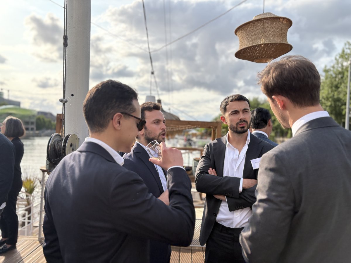 BlackRock_FRA's tweet image. 🚢 Retour sur notre événement BlackRock Summer Investment Forum

Nous avons eu le plaisir de réunir les acteurs clés de la distribution d’épargne digitale lors de notre événement BlackRock Summer Investment Forum. 

Risque de perte en capital #communicationpublicitaire