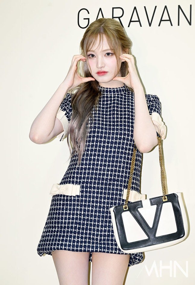 [📷] 250620 VALENTINO Event | © MHN Sports

IVE LIZ, ‘Lovely Heart’

LIZ for VALENTINO
#LIZxVALENTINO
#LIZ #리즈 <a href="/MaisonValentino/">Valentino</a>